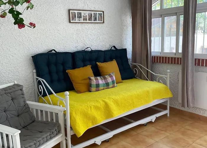 Villa Mare - 2 Beds With Balcony, Patio And Pool And Direct Park Access