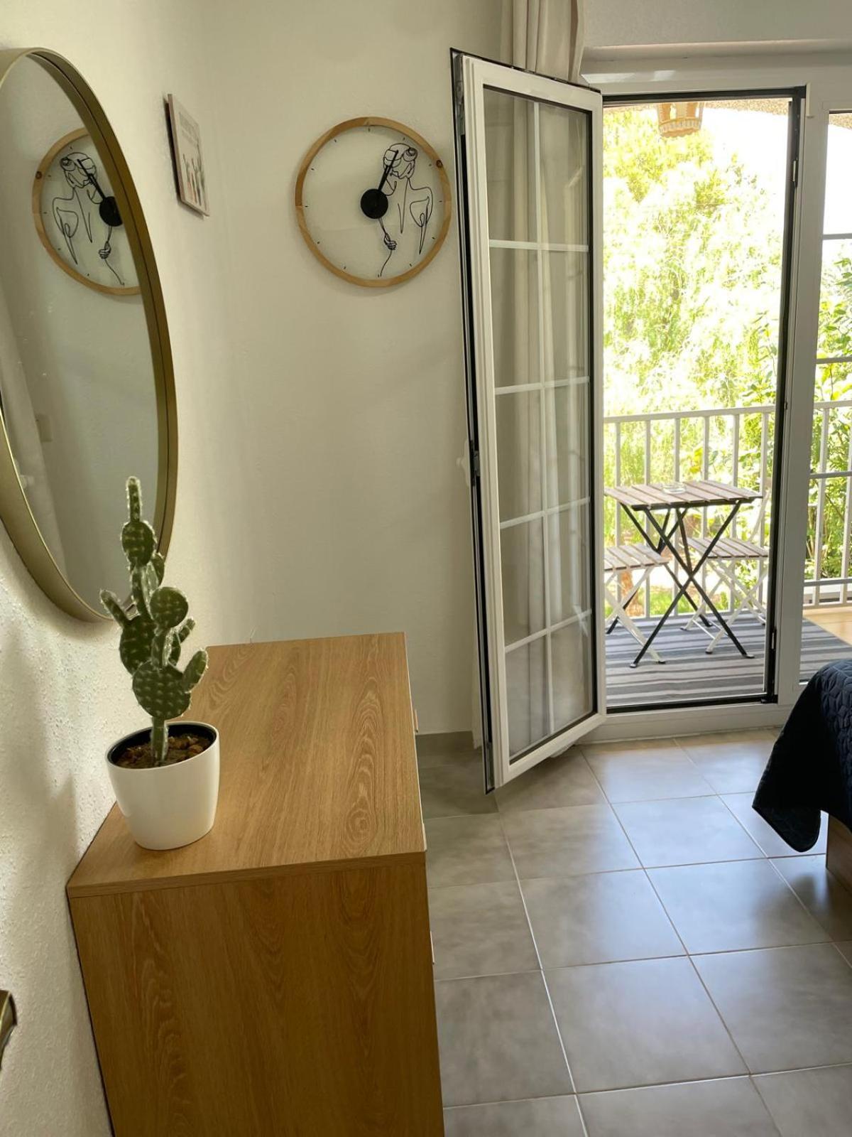Mare - 2 Beds With Balcony, Patio And Pool And Direct Park Access Holiday home *